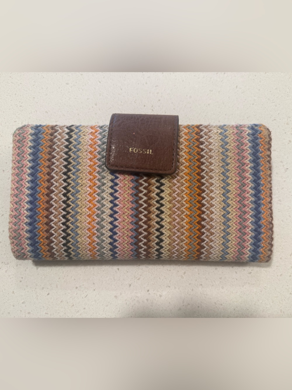FOSSIL Logan RFID Zip Around Clutch Wallet Brown zig zag pattern Multicolor.